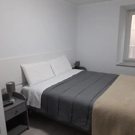 Your Independent With Parking * Lecco