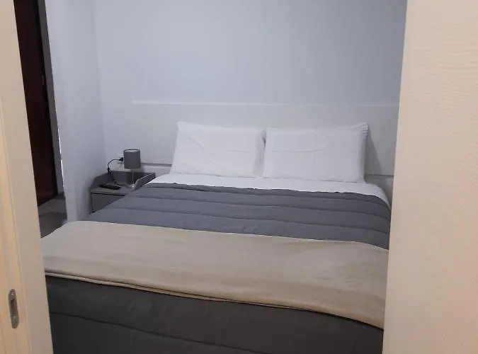 Апартаменты Your Independent With Parking Лекко